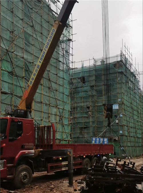 临泉县“慢工细活”—— 吊车的 “微动控制” 技术